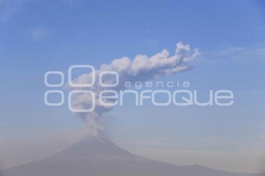 VOLCÁN POPOCATÉPETL . FUMAROLA