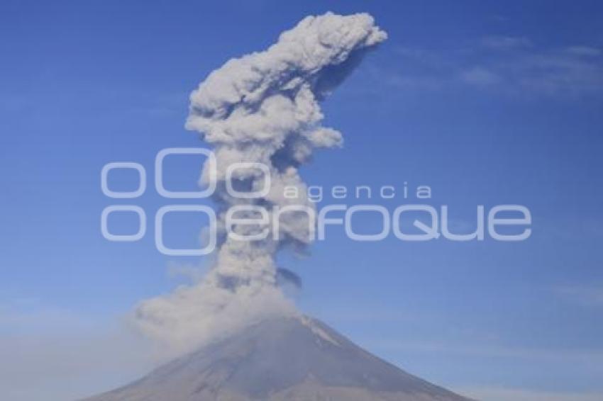 VOLCÁN POPOCATÉPETL . FUMAROLA