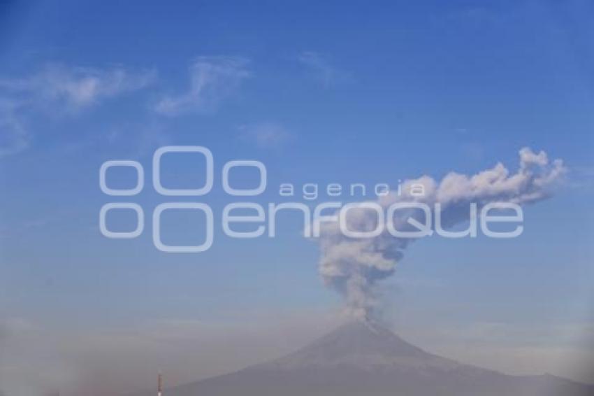 VOLCÁN POPOCATÉPETL . FUMAROLA