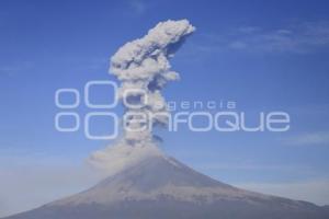 VOLCÁN POPOCATÉPETL . FUMAROLA