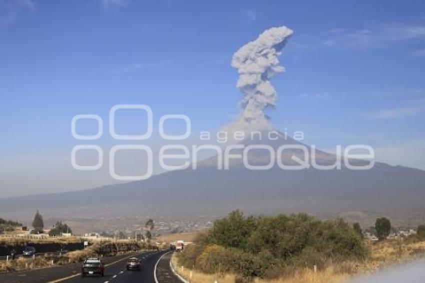 VOLCÁN POPOCATÉPETL . FUMAROLA