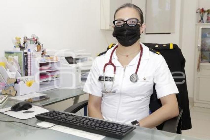 DÍA DE MUJER . MÉDICO MILITAR