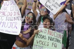 DÍA DE LA MUJER . MARCHA