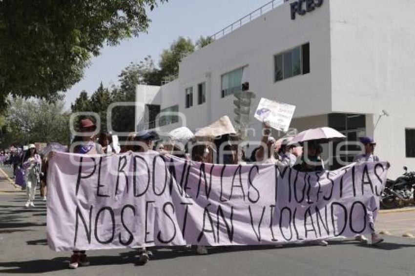 DÍA DE LA MUJER . PROTESTA UNIVERSITARIA