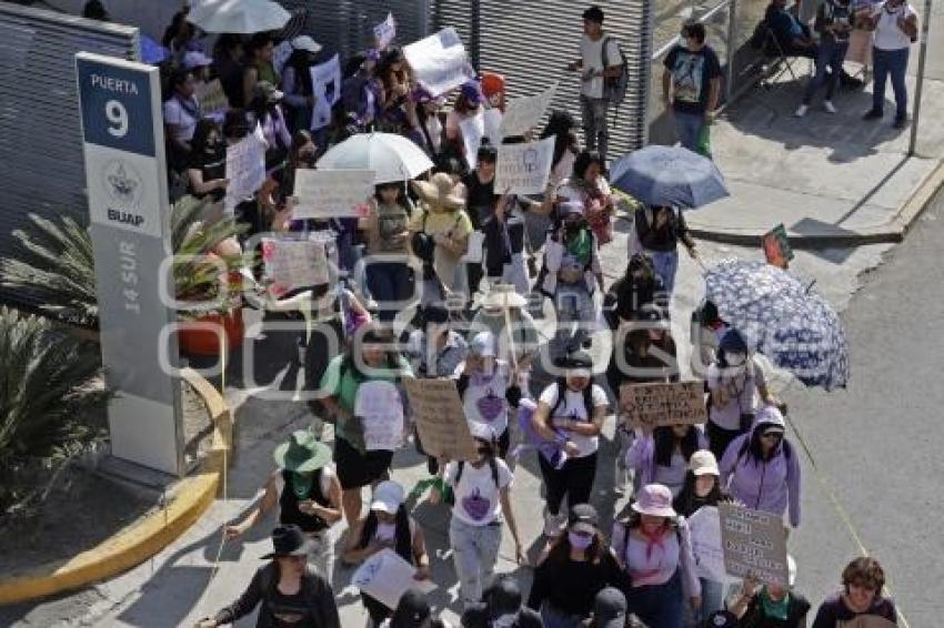 DÍA DE LA MUJER . PROTESTA UNIVERSITARIA