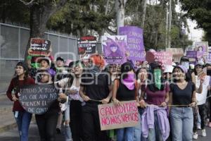 DÍA DE LA MUJER . PROTESTA UNIVERSITARIA