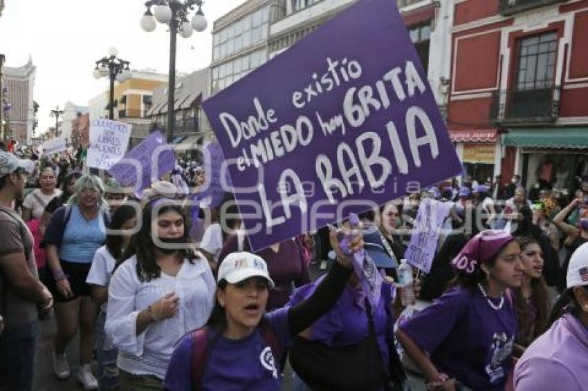 DÍA DE LA MUJER . MARCHA