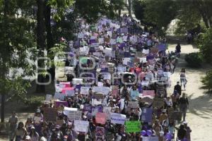 DÍA DE LA MUJER . MARCHA