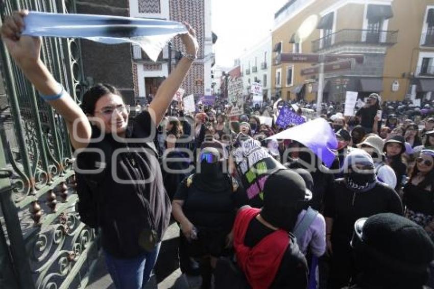 DÍA DE LA MUJER . MARCHA