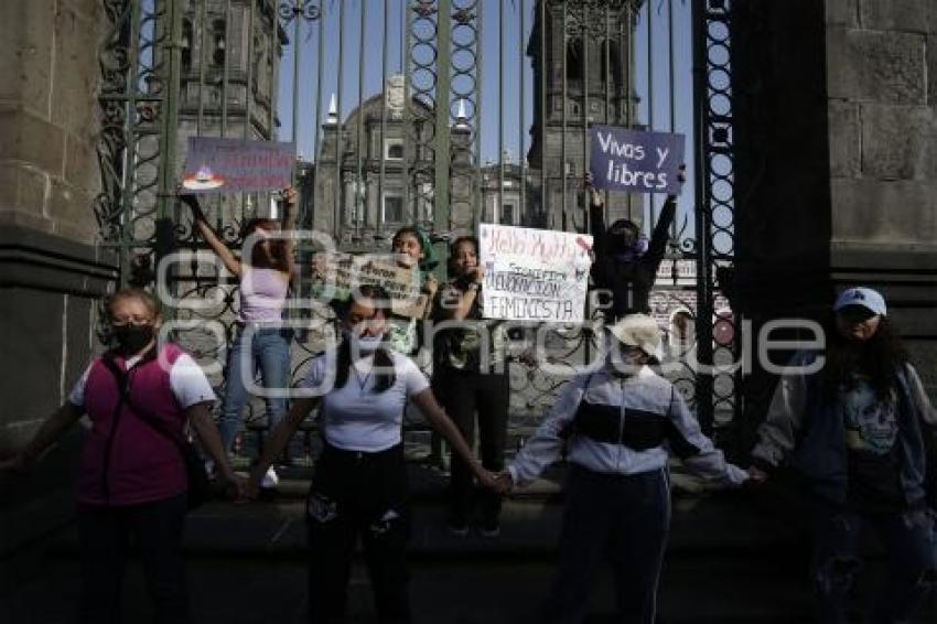 DÍA DE LA MUJER . MARCHA