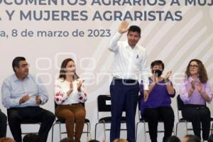 ENTREGA ESCRITURAS MUJERES