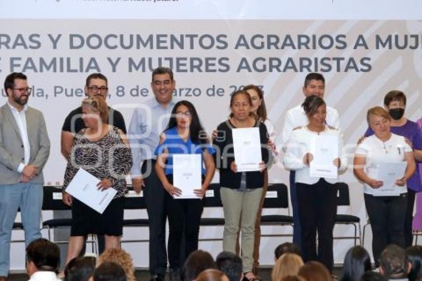 ENTREGA ESCRITURAS MUJERES