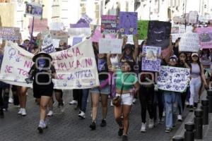 DÍA DE LA MUJER . MARCHA