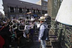 DÍA DE LA MUJER . MARCHA