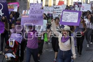 DÍA DE LA MUJER . MARCHA