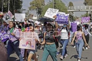 DÍA DE LA MUJER . PROTESTA UNIVERSITARIA