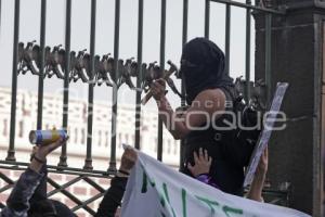 DÍA DE LA MUJER . MARCHA