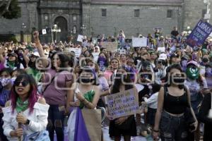 DÍA DE LA MUJER . MARCHA