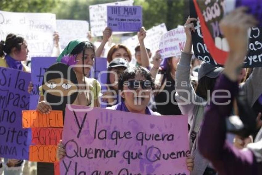 DÍA DE LA MUJER . MARCHA