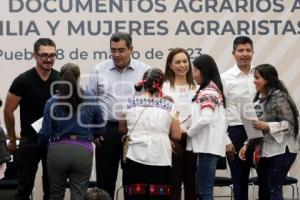 ENTREGA ESCRITURAS MUJERES