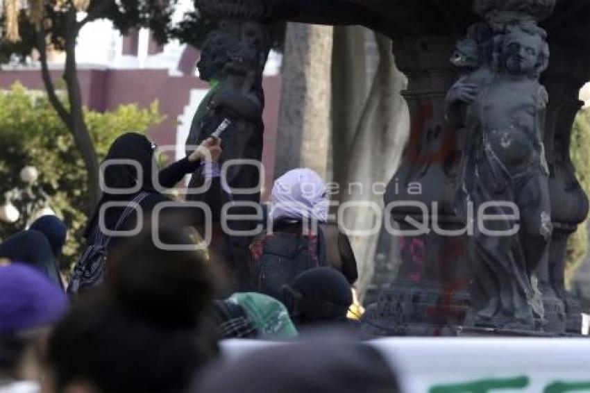 DÍA DE LA MUJER . MARCHA