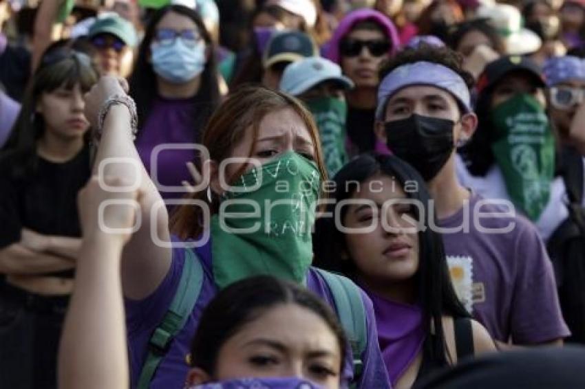 DÍA DE LA MUJER . MARCHA