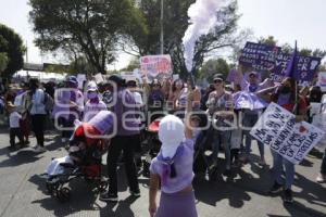 DÍA DE LA MUJER . MARCHA