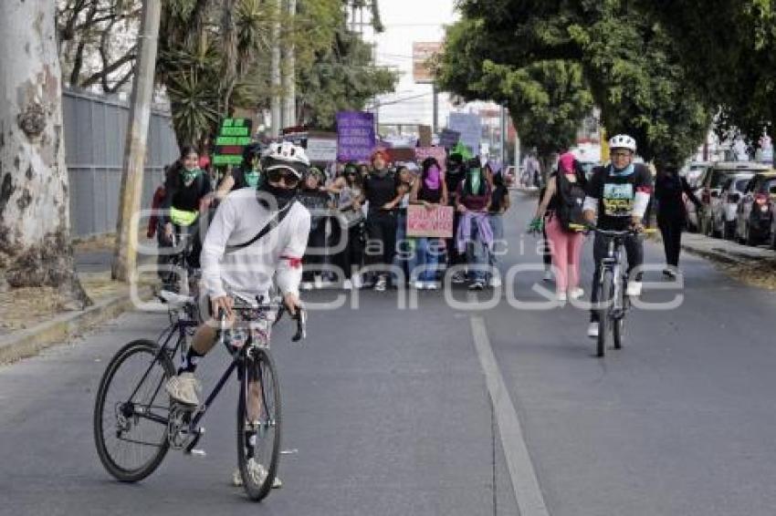 DÍA DE LA MUJER . PROTESTA UNIVERSITARIAS