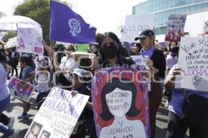 DÍA DE LA MUJER . MARCHA