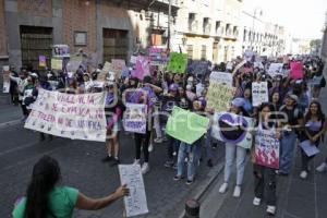 DÍA DE LA MUJER . MARCHA