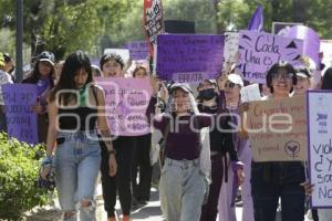 DÍA DE LA MUJER . MARCHA