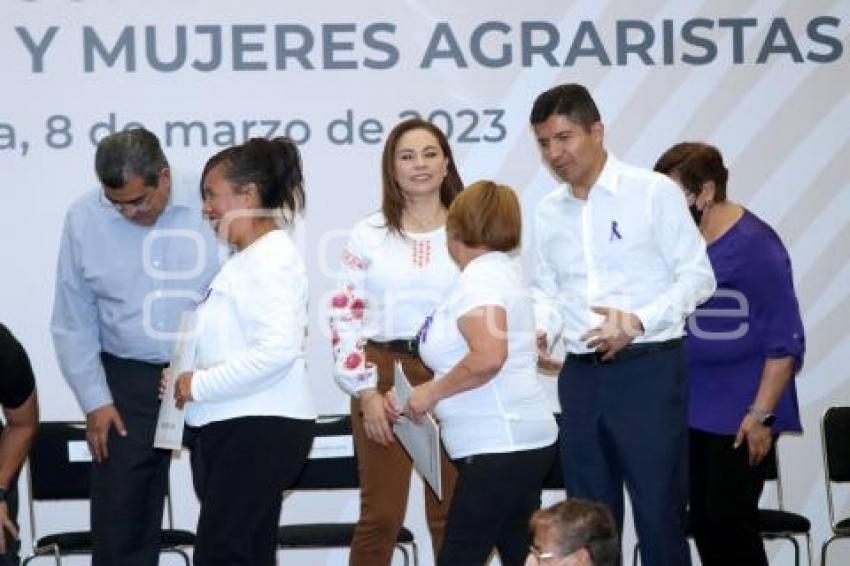 ENTREGA ESCRITURAS MUJERES