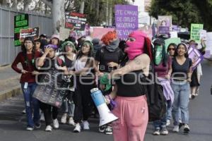 DÍA DE LA MUJER . PROTESTA UNIVERSITARIA