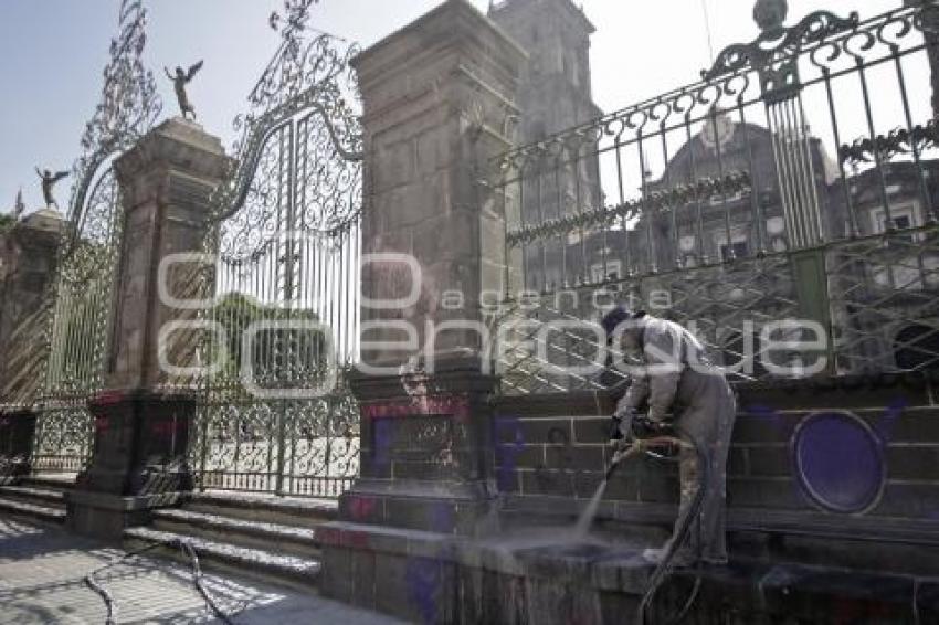 CATEDRAL DE PUEBLA . LIMPIEZA