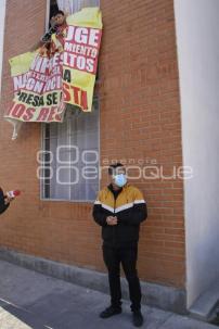 CASAS AUGE . PROTESTA