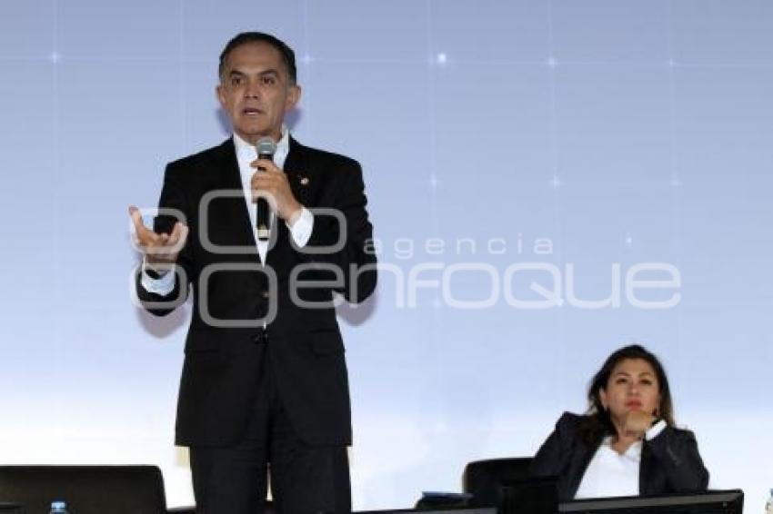 TEC DE MONTERREY . PANEL SENADORES
