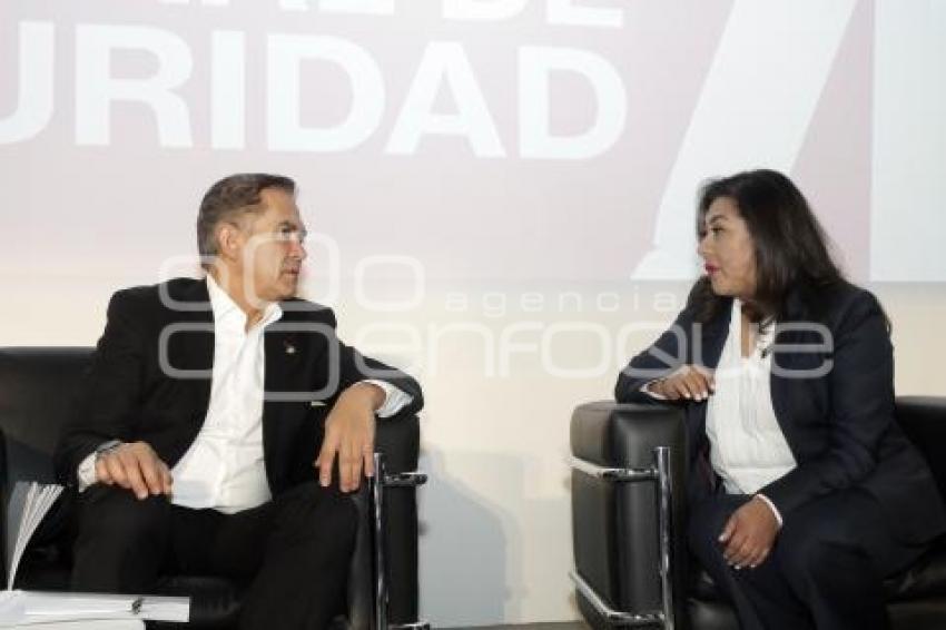 TEC DE MONTERREY . PANEL SENADORES