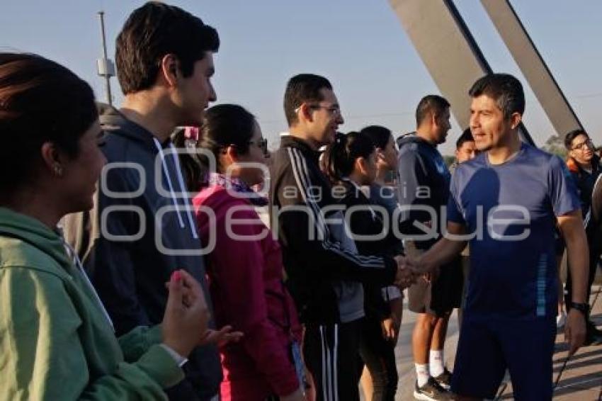 AYUNTAMIENTO . CARRERA CON CADETES