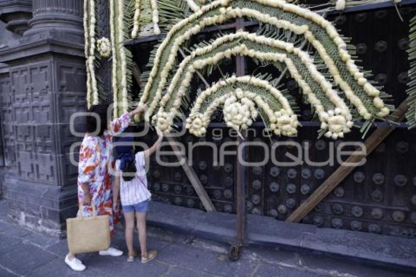 PUERTA DEL PERDÓN . RETABLO