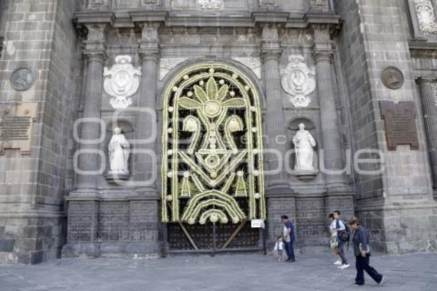 PUERTA DEL PERDÓN . RETABLO