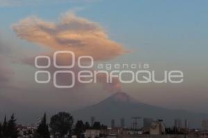 VOLCÁN POPOCATÉPETL . FUMAROLA