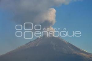 VOLCÁN POPOCATÉPETL . FUMAROLA