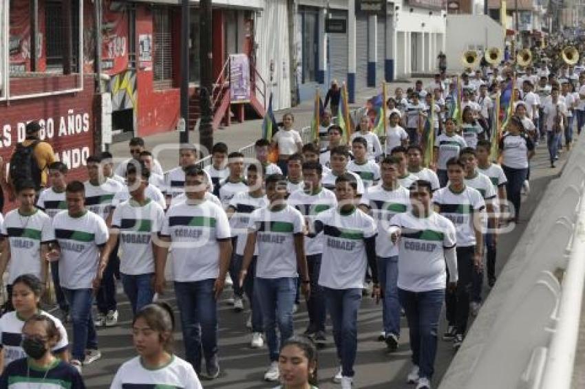 DESFILE 5 DE MAYO . PASE DE REVISTA