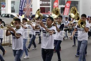 DESFILE 5 DE MAYO . PASE DE REVISTA