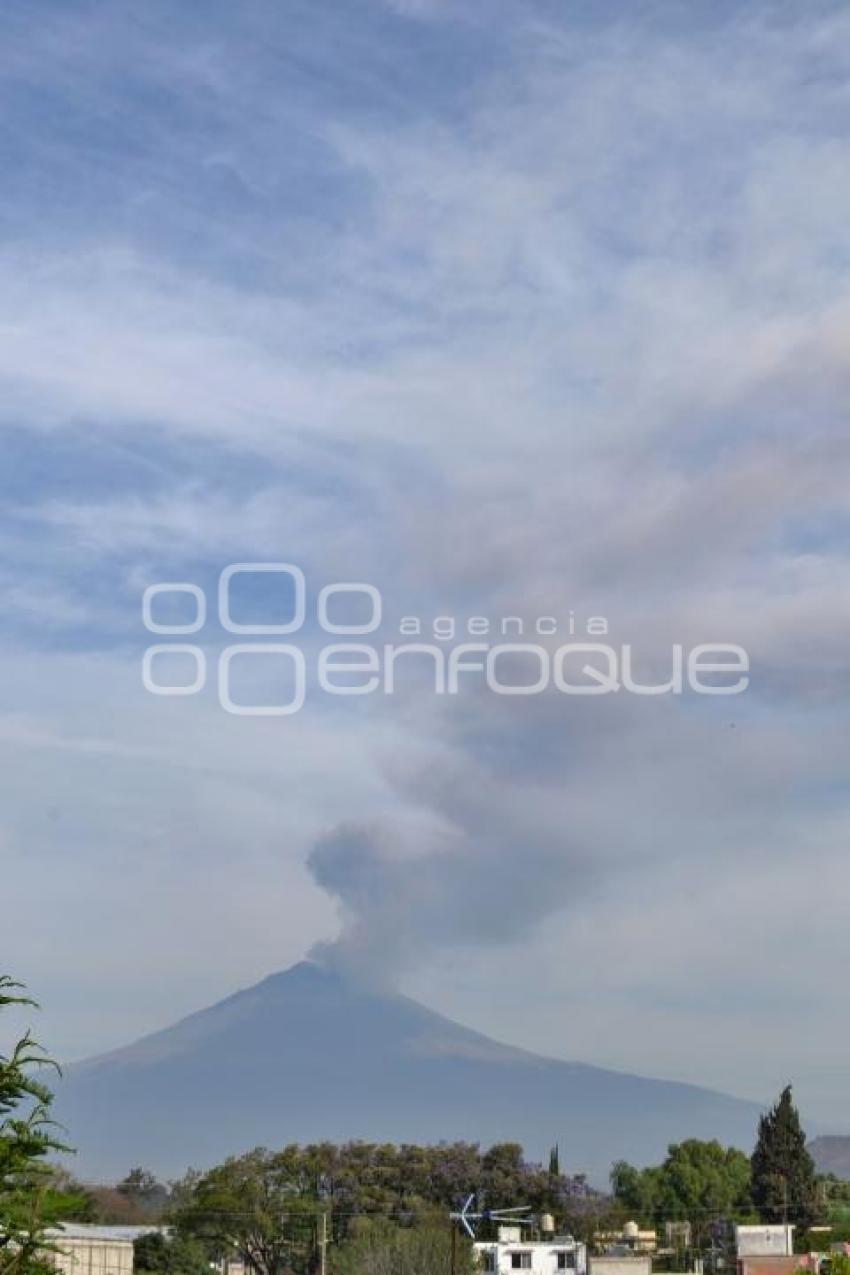 VOLCÁN POPOCATÉPETL . FUMAROLA