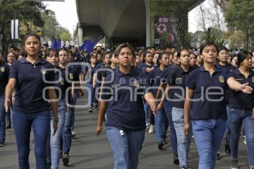 DESFILE 5 DE MAYO . PASE DE REVISTA