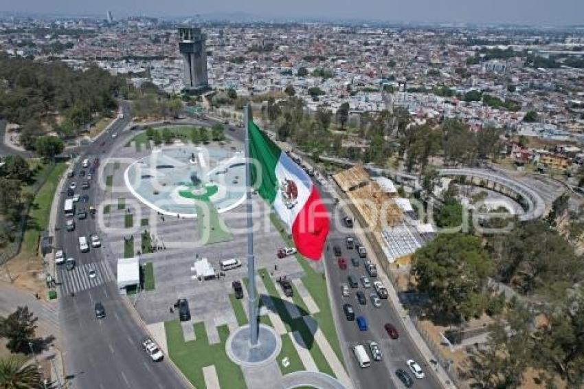 LOS FUERTES . BANDERA MONUMENTAL