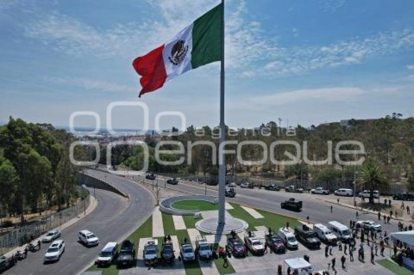 LOS FUERTES . BANDERA MONUMENTAL