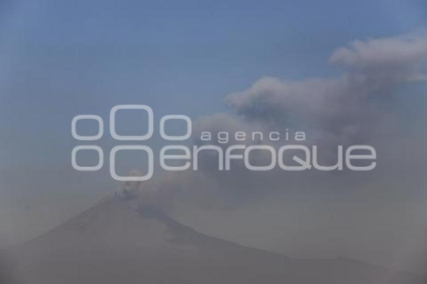 VOLCÁN POPOCATÉPETL . FUMAROLA