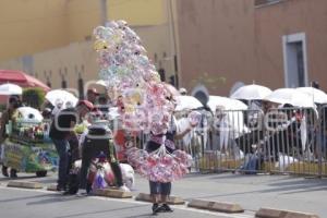 DESFILE . VENDEDORES AMBULANTES